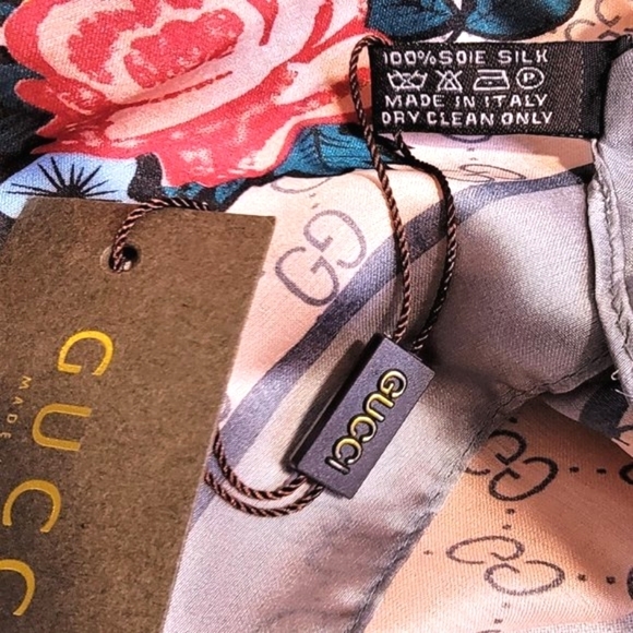 !!SOLD on VC!!!   GUCCI Gorgeous Huge Apricot Floral Silk Scarf - Picture 3 of 10